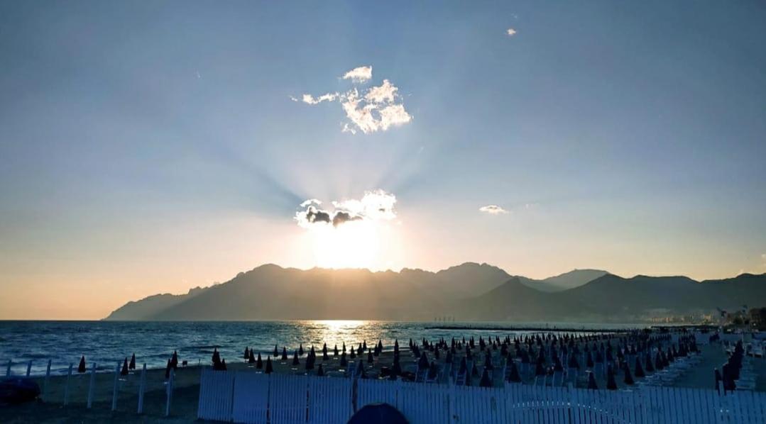 Salifornia Casa Vacanze Apartment Salerno Luaran gambar